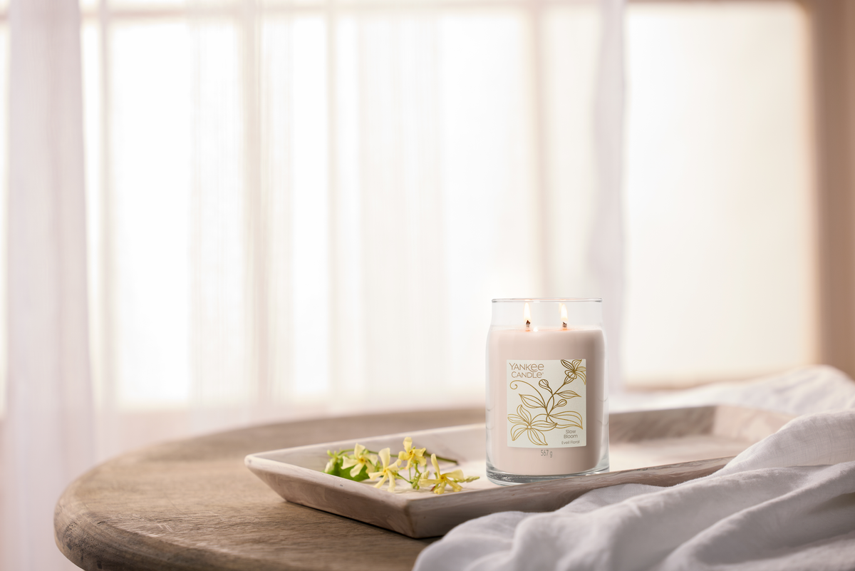 Yankee Candle Signature Large Jar Candle - Slow Bloom