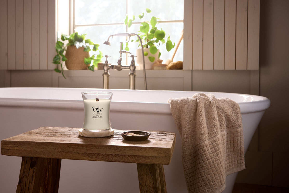 WoodWick Medium Hourglass Candle - Vanilla & Sea Salt