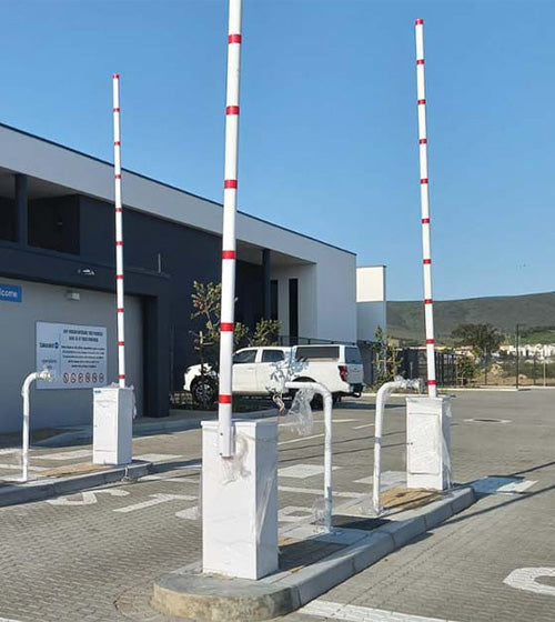 Flow Systems 3m vehicle access control barrier. **Right hand boom is standard, left hand on request**