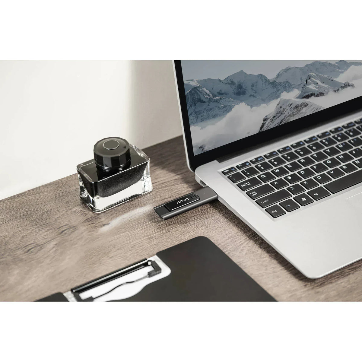 LEXAR 128GB JumpDrive M900 USB 3.1 Flash Drive Guards On Duty Security