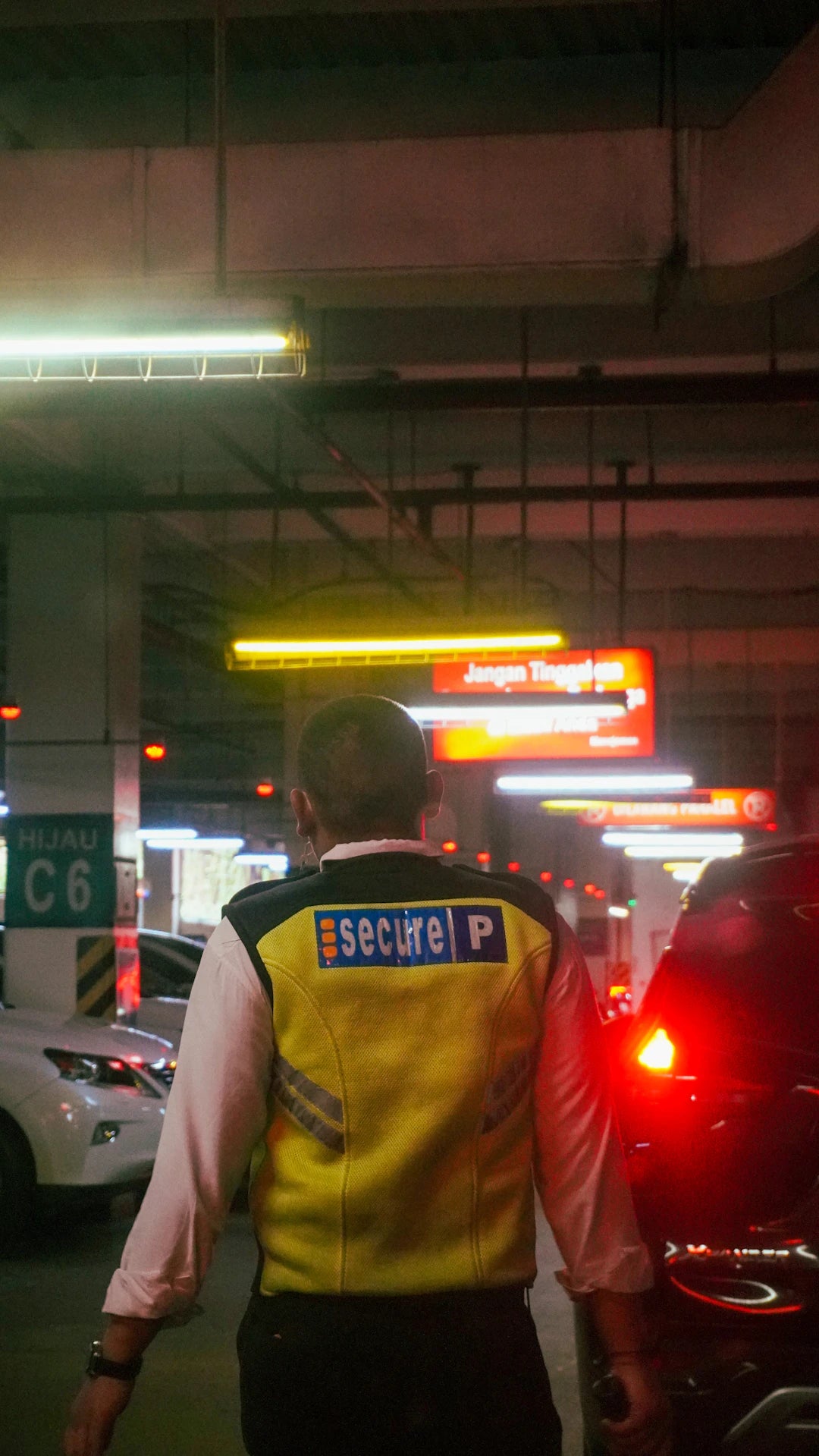 Choosing the Right Security Guard Service for Your Needs