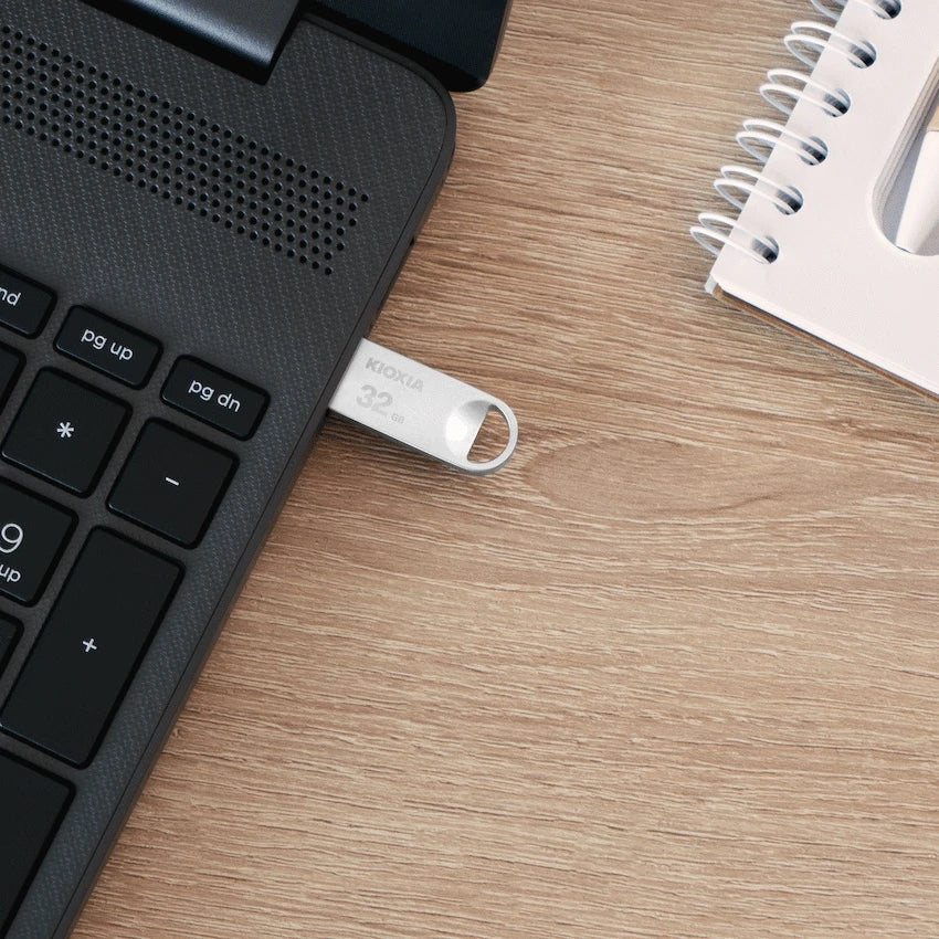 Kioxia - U401-32GB USB 2.0 - Slim Metal Design