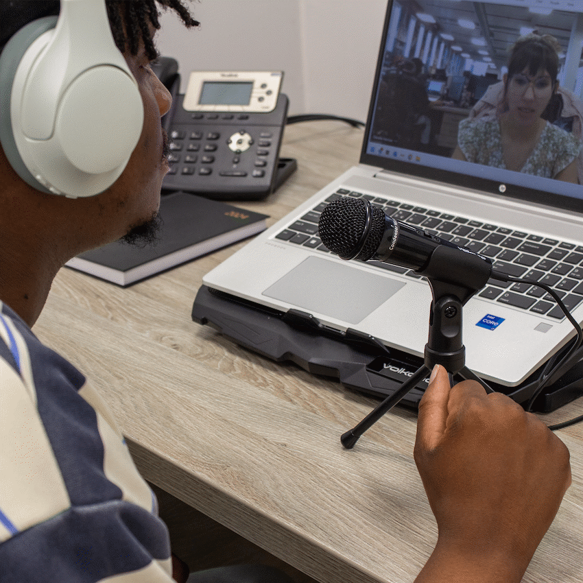 Volkano Stream Vocal Microphone with Tripod, Aux