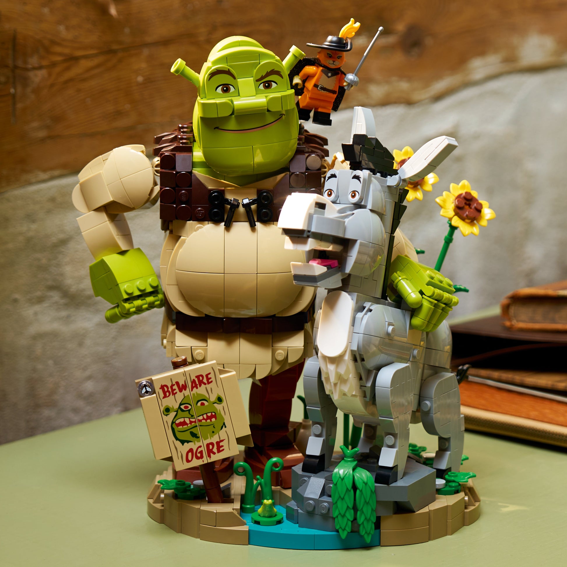 LEGO® Shrek: Shrek - Donkey & Puss in Boots Figure Kit 72423