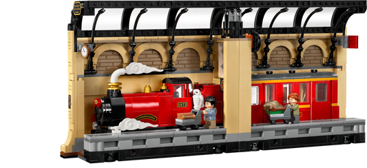 LEGO Book Nook: Hogwarts™ Express — Set 76450