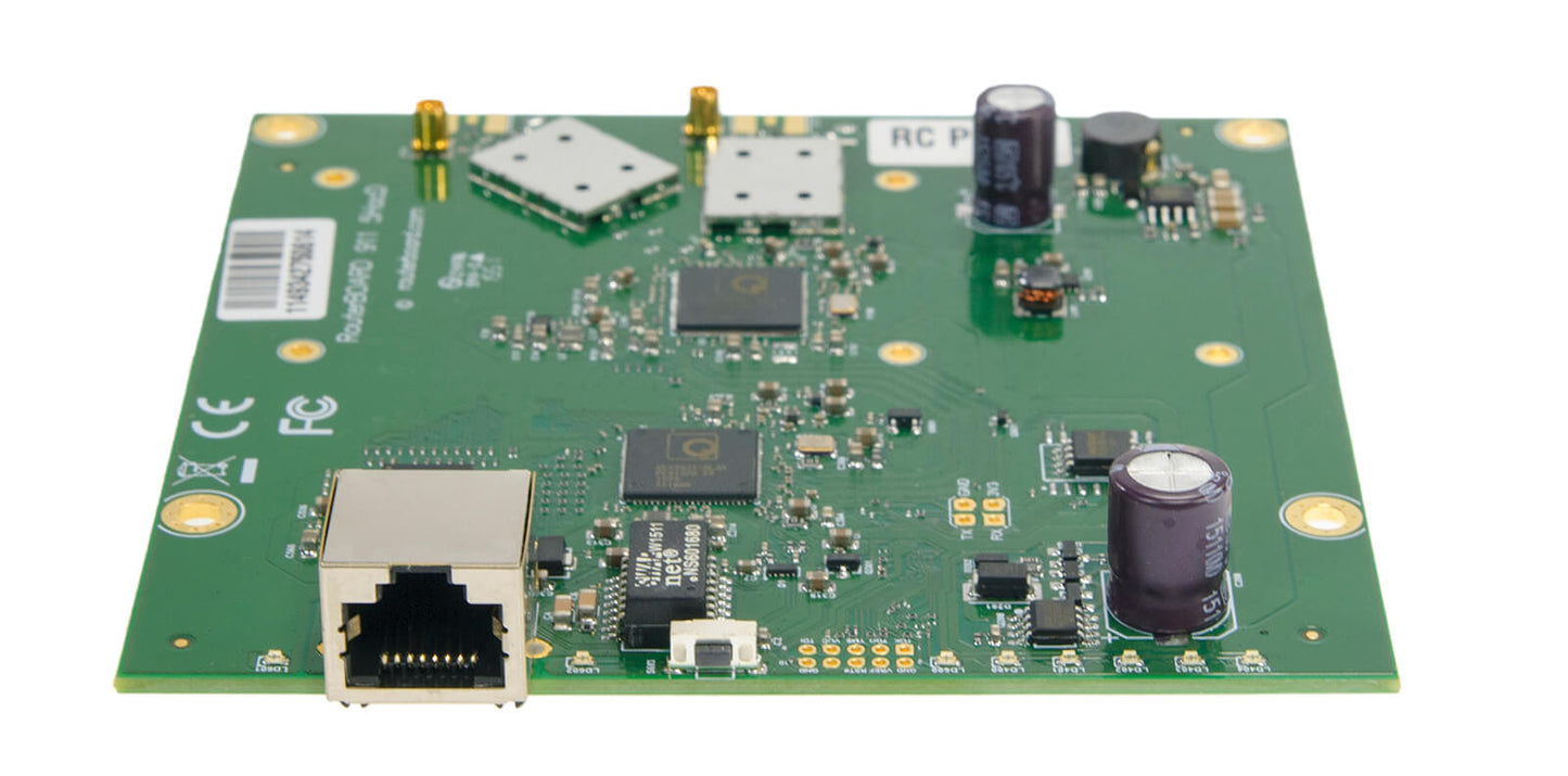 MikroTik RouterBOARD 911 Lite5 with 1 10/100 LAN port, 5.X GHz radio and 1 MMCX connector