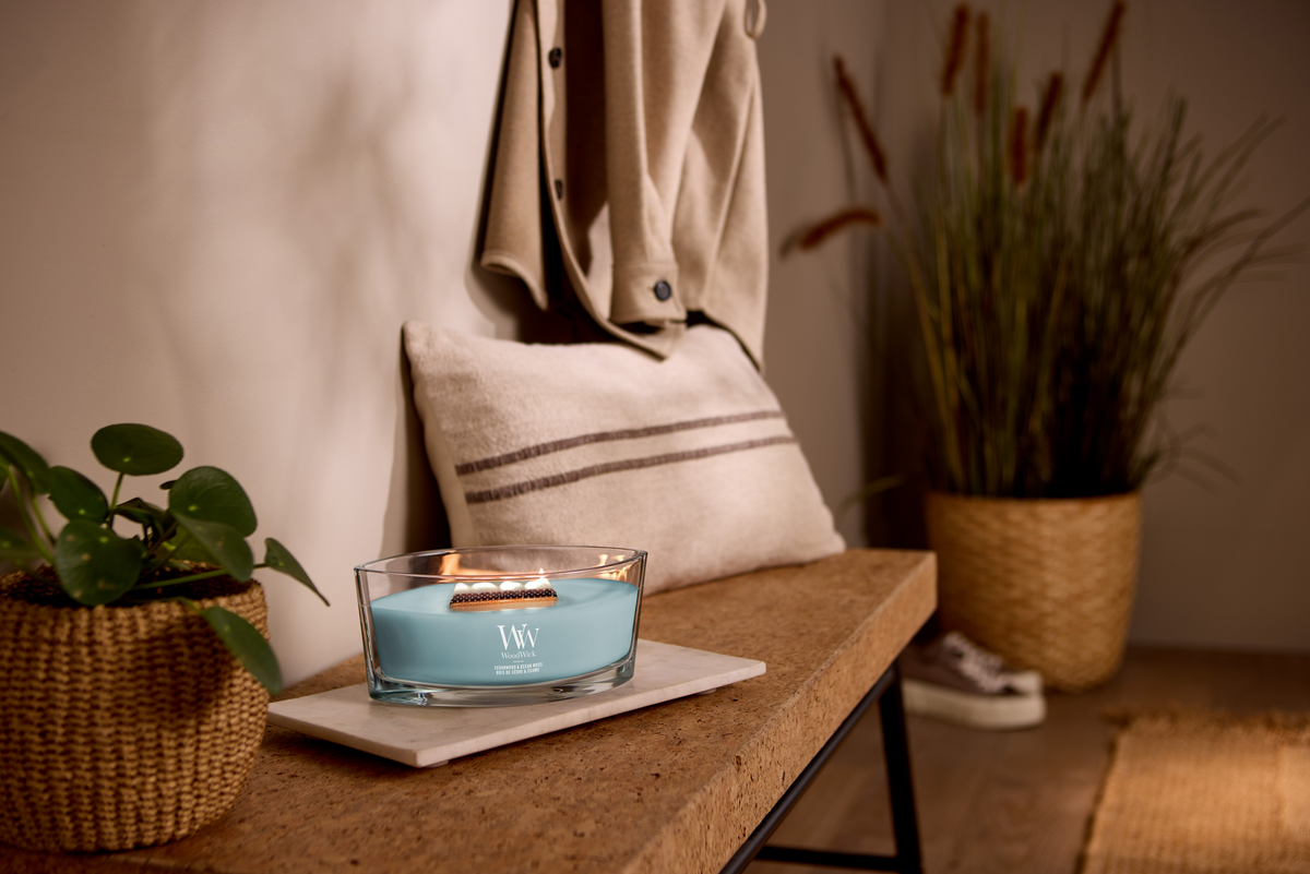 WoodWick Medium Hourglass Candle - Cedarwood & Ocean Moss