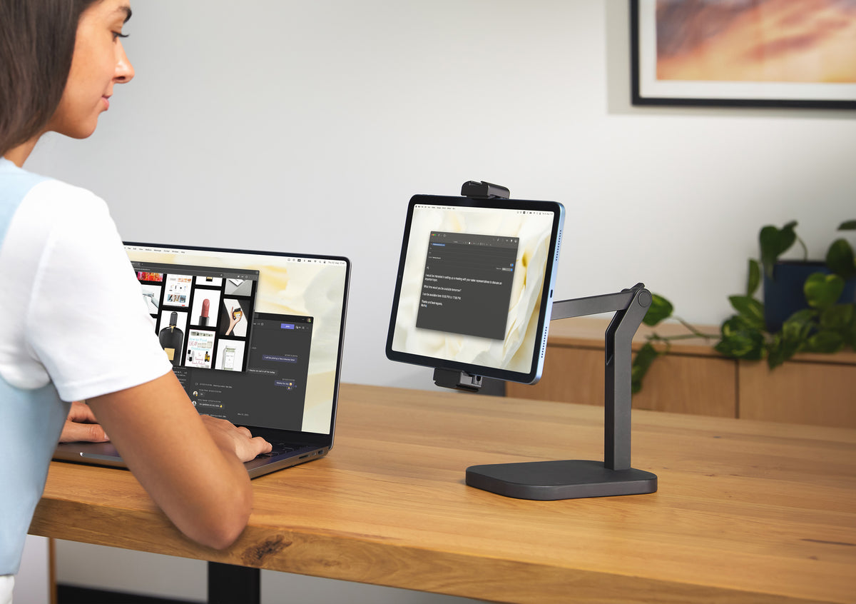 Elgato Wave Desk Stand - 1kg Load; 216mm horizontal reach; 411mm vertical reach; 275° arm rotation; 360° head rotation.