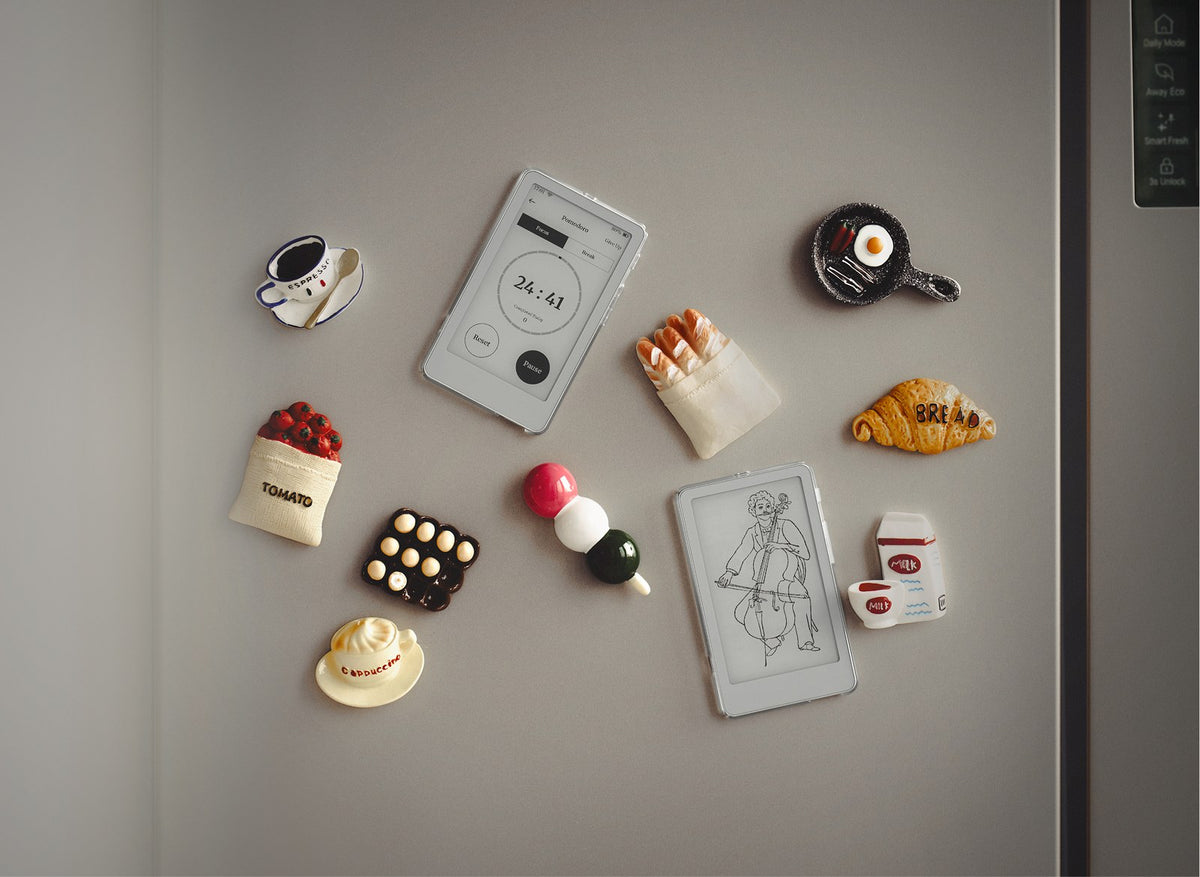 Boox Picco e-reader with earphones, ready for reading on the go