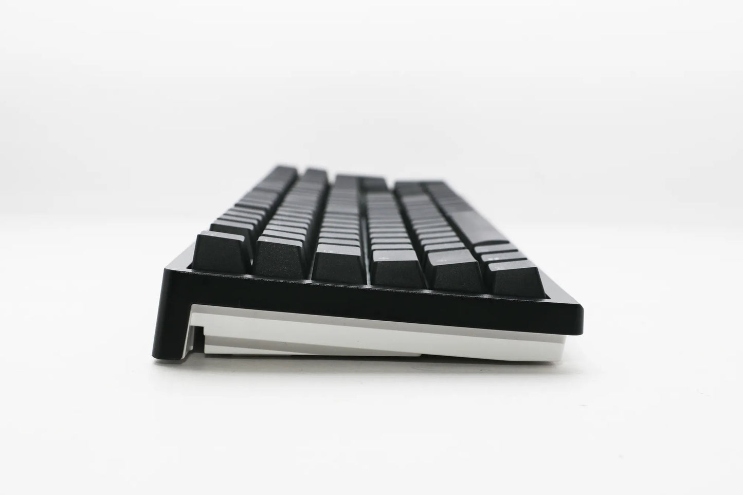 Ducky Keyboard Zero 6108 100% Mechanical Wireless Keyboard; RGB; USB 2.0 / 2.4GHz / BT - Cherry MX2A Speed Silver switches.
