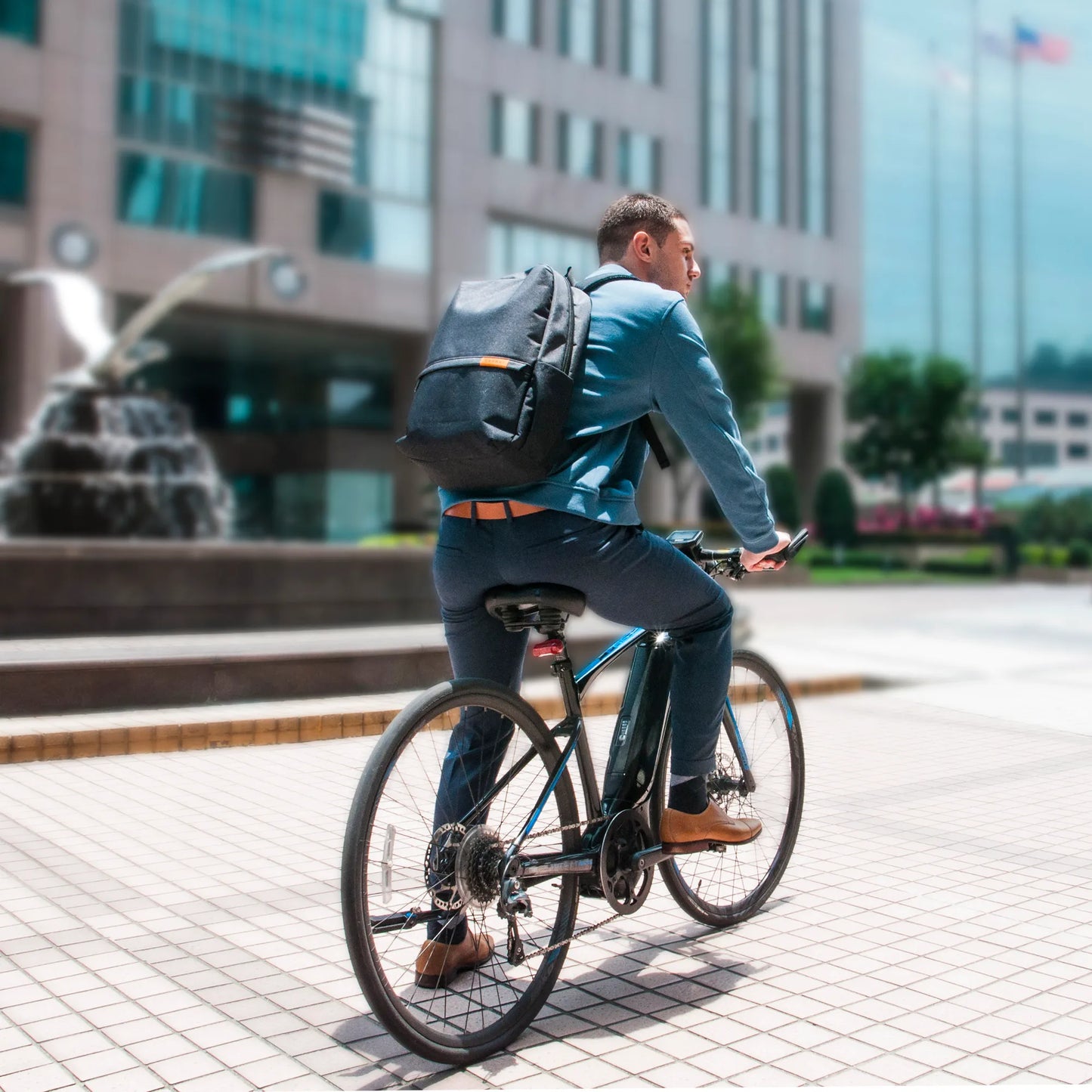 EVERKI 106 LIGHT LAPTOP BACKPACK 15.6''.