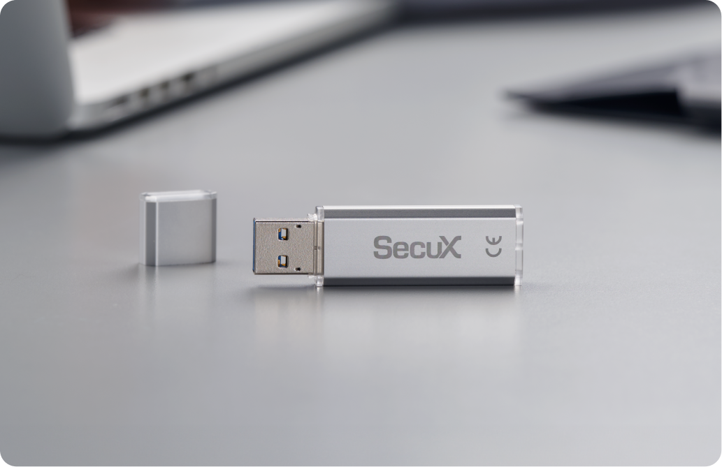 SecuX Forte USB 64 GB hardware-encrypted flash drive with its cap removed, logo side up, official SecuX image
